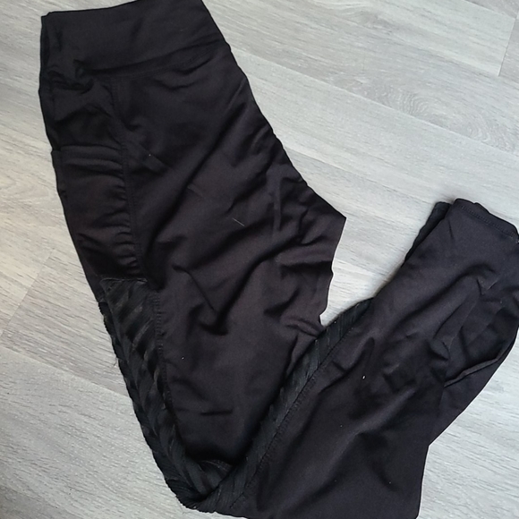 Leggings with pocket and lace like design on side - Picture 3 of 3